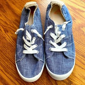 New W/O Tags Size 11 Sneakers